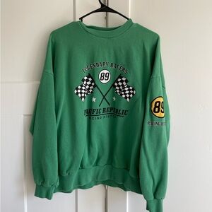 Cute small, green crewneck